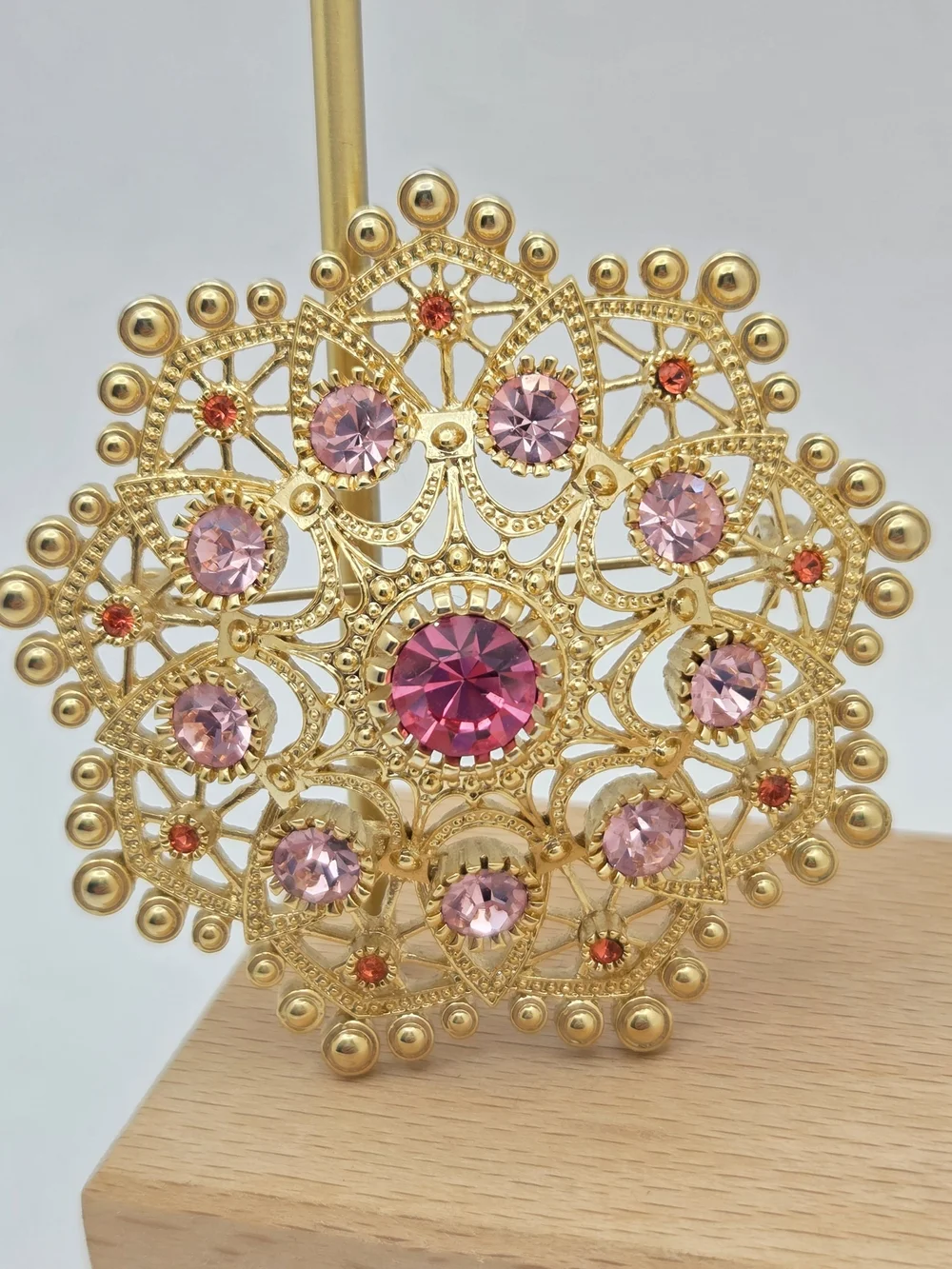 Vintage GRAZIANO Pink Rhinestone Filigree Mandala Starburst Brooch Gold Tone Pin